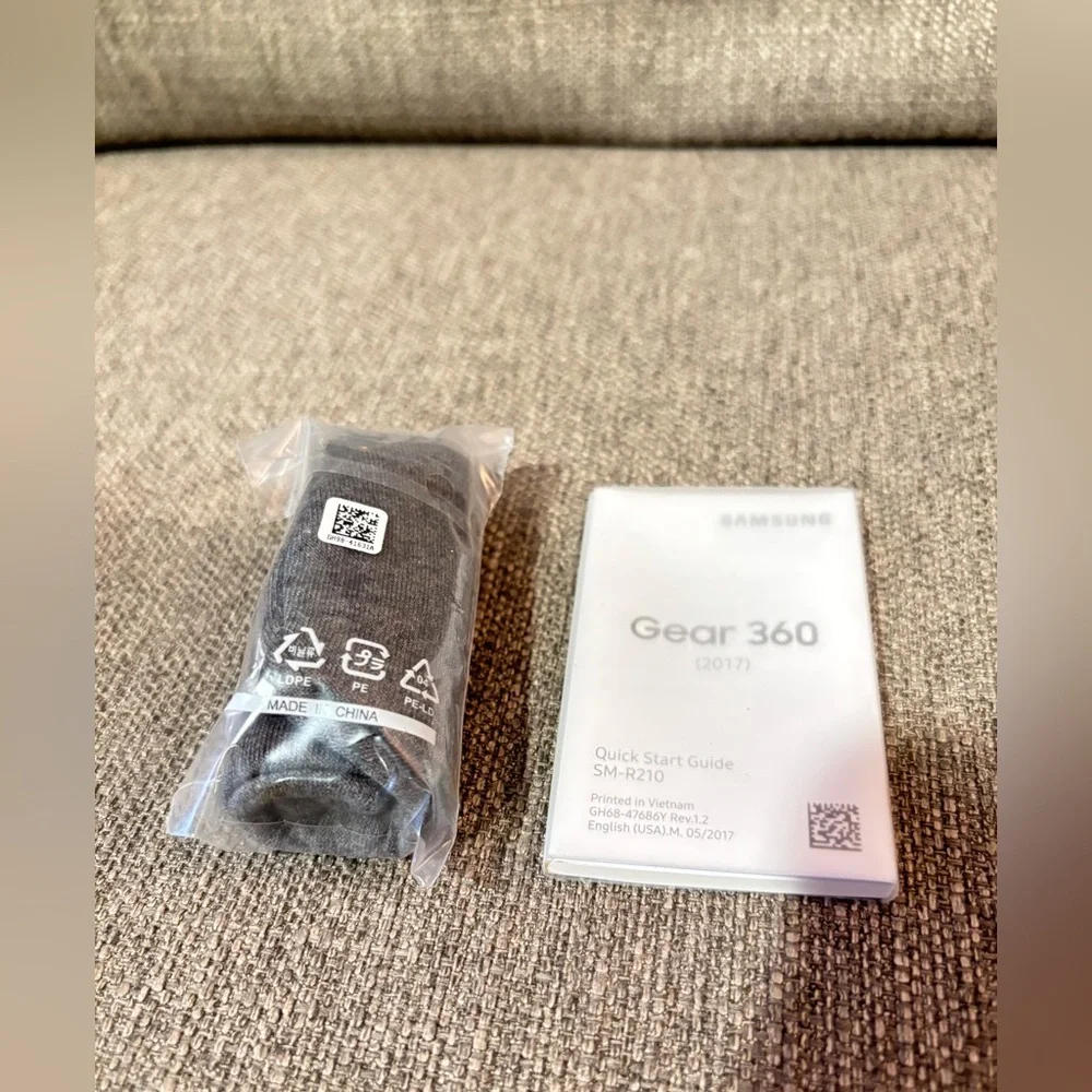 BRAND NEW: Samsung Gear 360 with Accessories